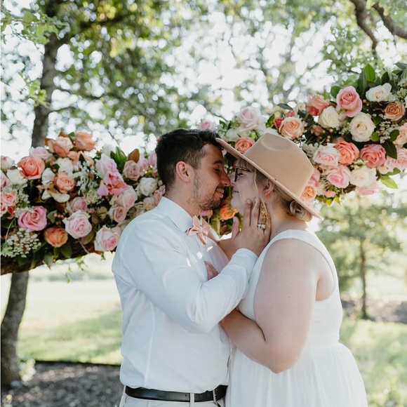 Meet your Posher, Megan!! - Picture 8 of 10